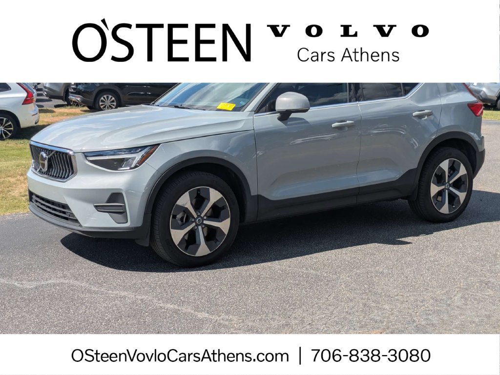 Used 2024 Volvo XC40 B5 Core AWD/4WD image 1
