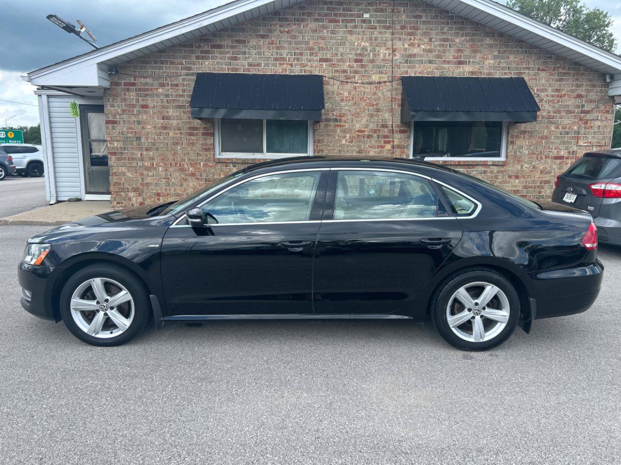 Used 2015 Volkswagen Passat 1.8T Limited Edition FWD image 10