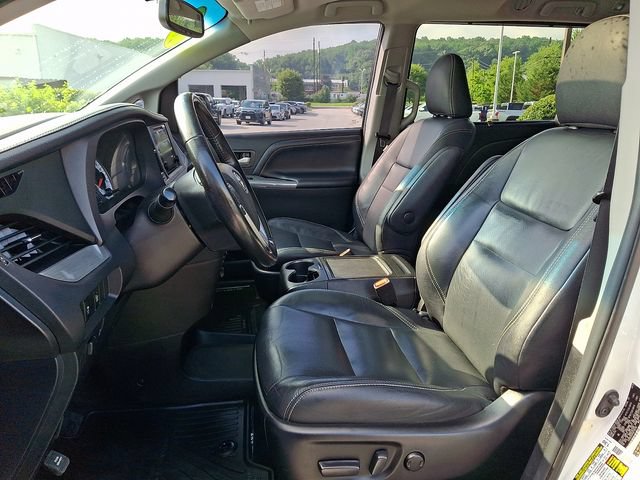 Used 2016 Toyota Sienna SE w/ SE Preferred Package FWD image 13