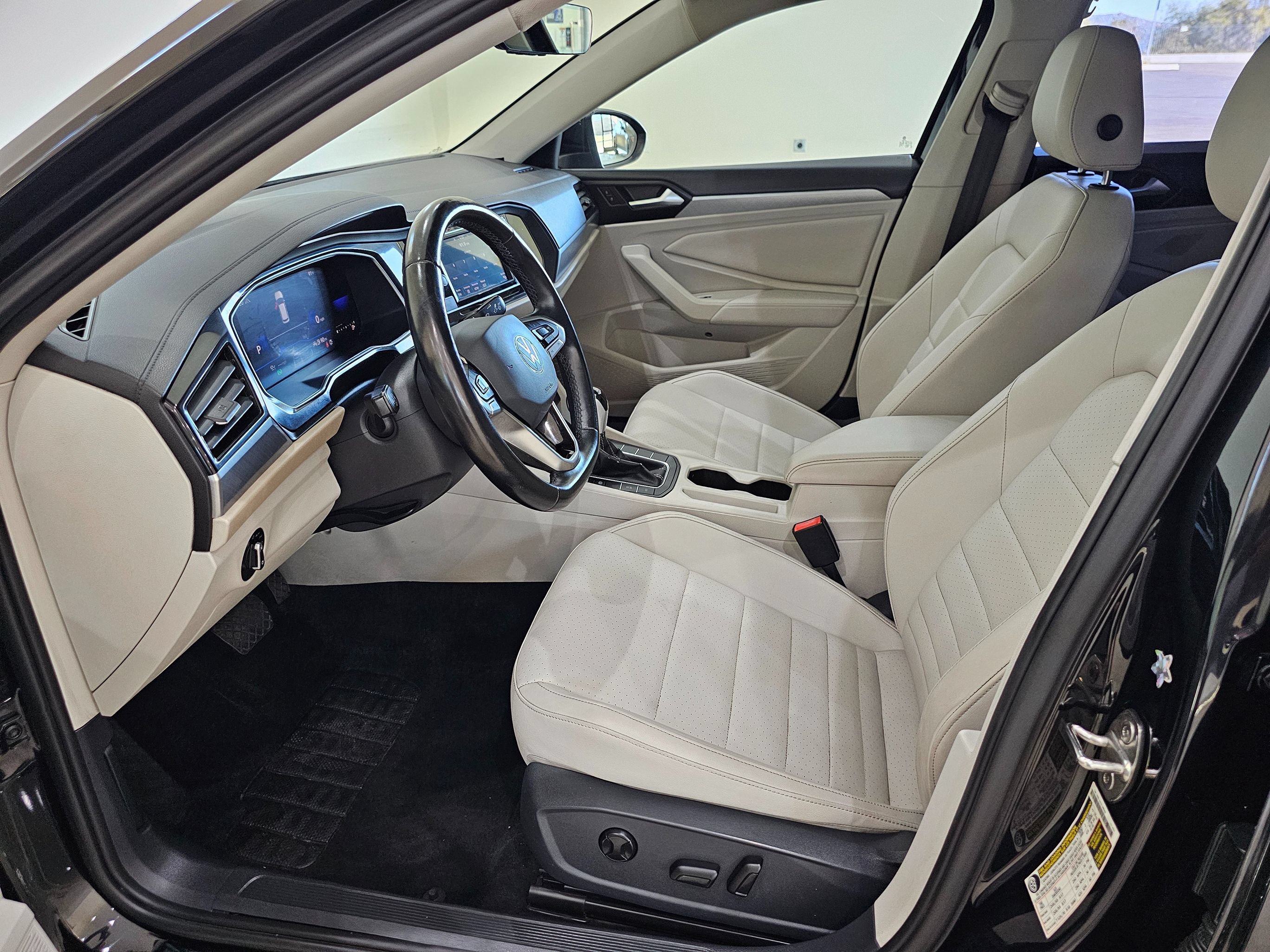 Used 2022 Volkswagen Jetta SE w/ Panoramic Sunroof Package FWD image 16