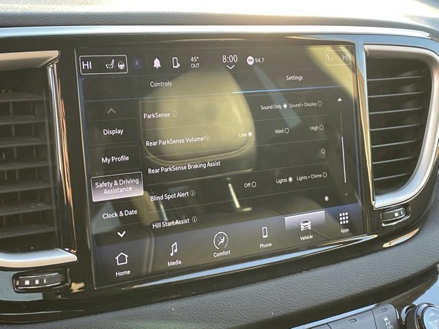 Certified 2024 Chrysler Pacifica Touring-L image 18