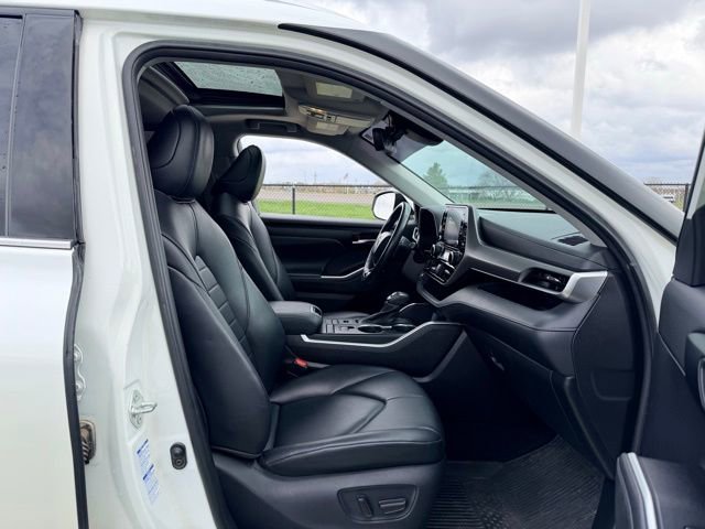 Used 2021 Toyota Highlander XLE image 11