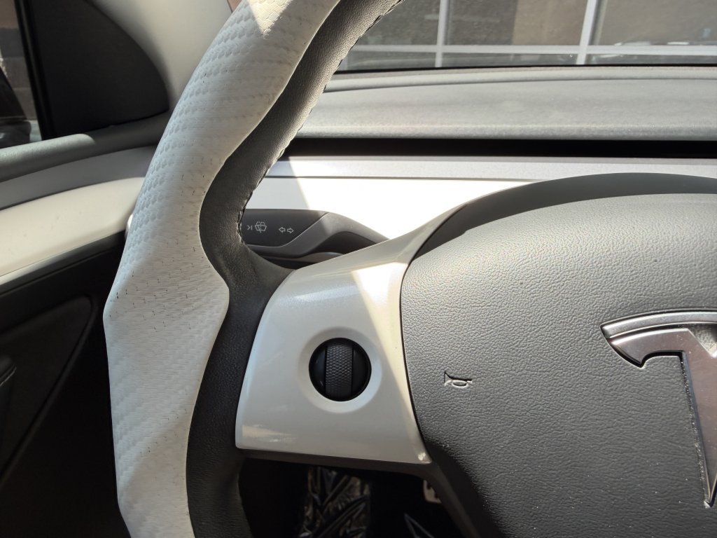Used 2022 Tesla Model Y Long Range AWD/4WD image 31