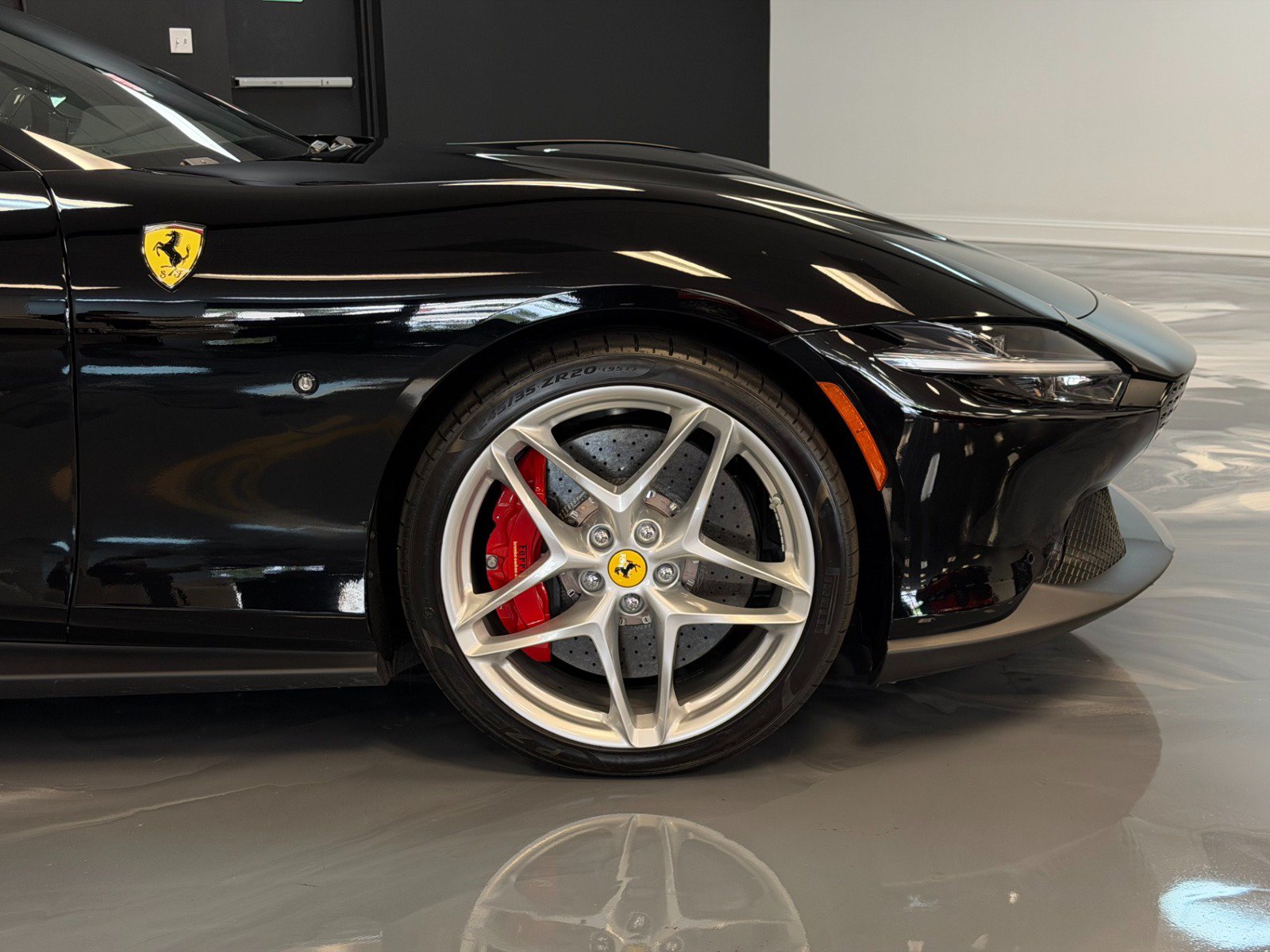 Used 2025 Ferrari Roma Spider RWD image 10