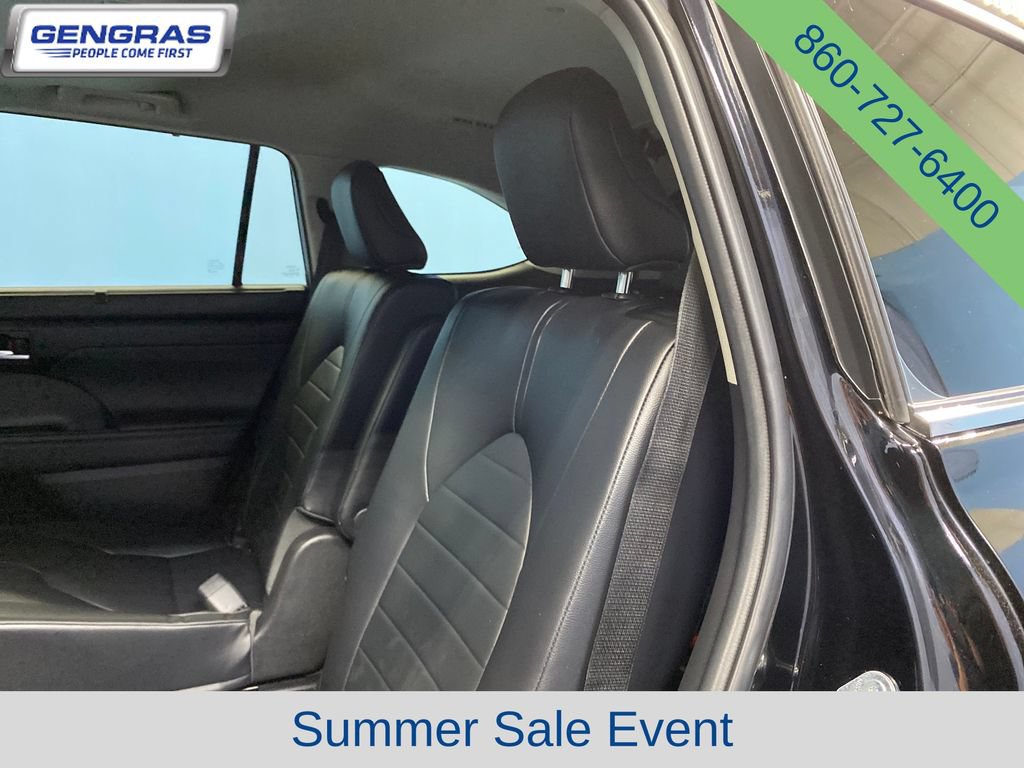 Used 2023 Toyota Highlander XLE AWD/4WD image 27
