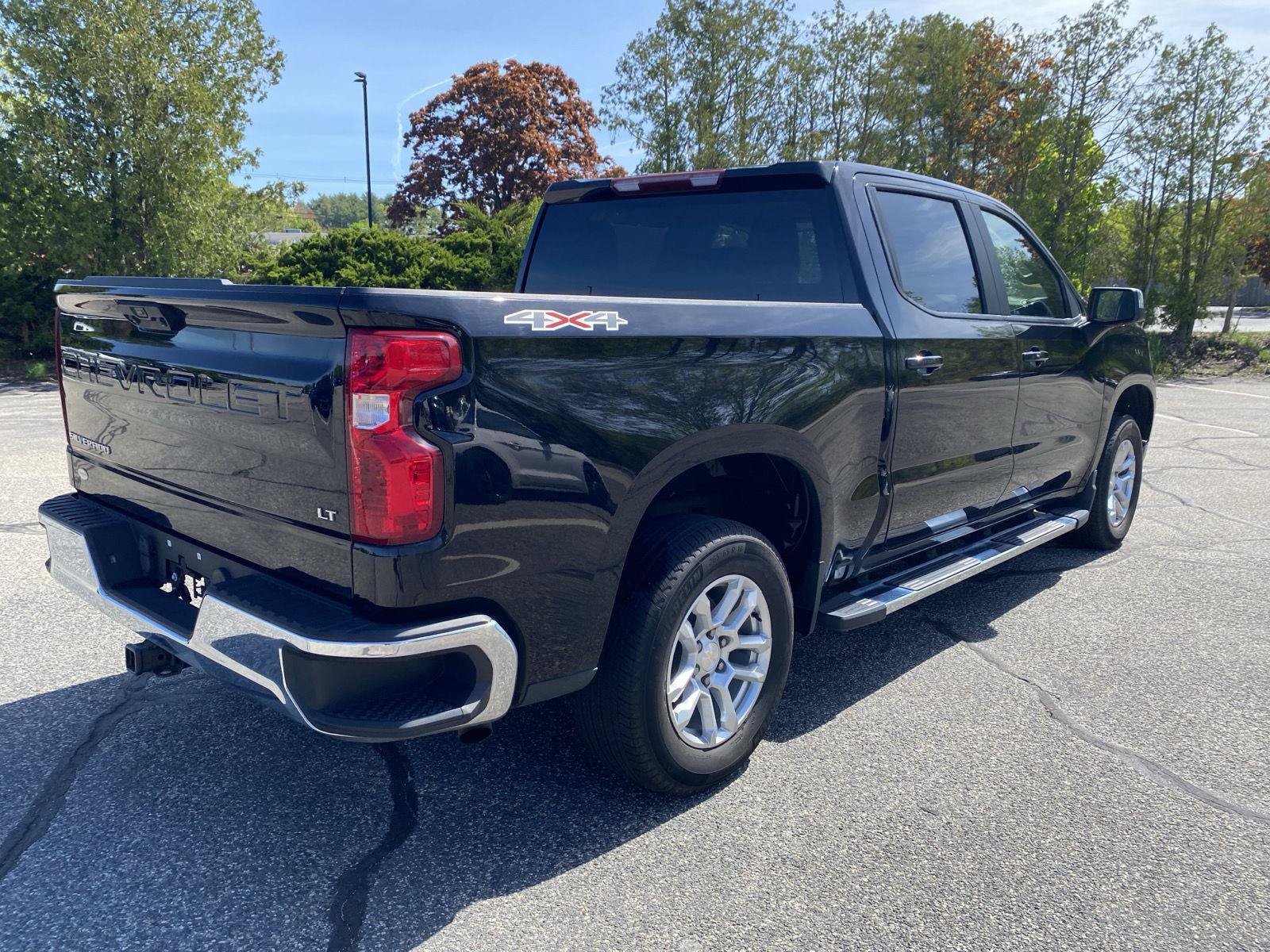 Used 2024 Chevrolet Silverado 1500 LT AWD/4WD image 7