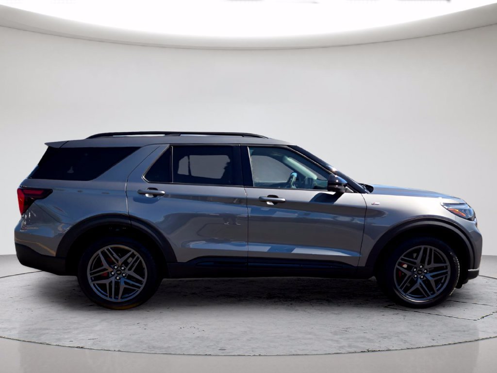 New 2026 Ford Explorer ST-Line w/ ST-Line Street Pack AWD/4WD image 3