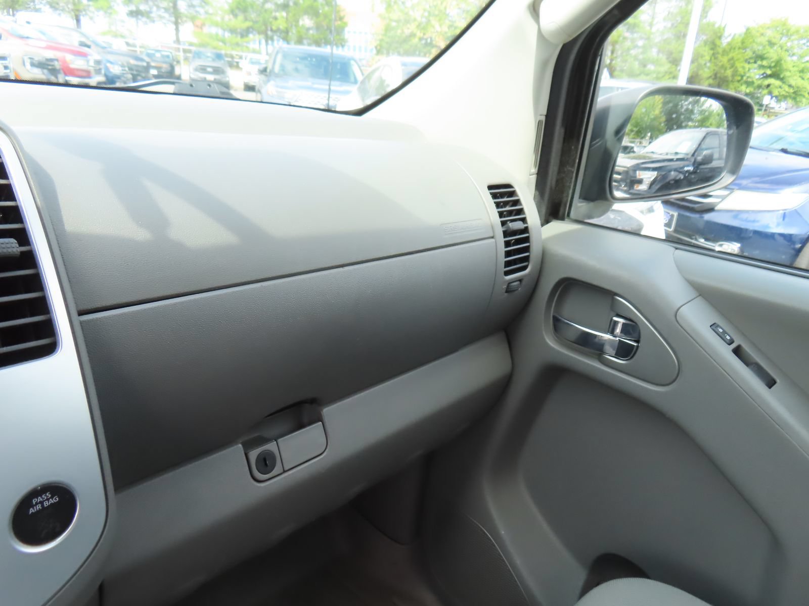 Used 2016 Nissan Frontier SV AWD/4WD image 21