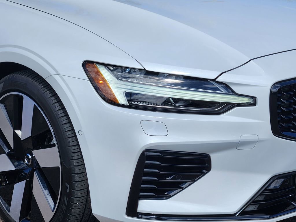 Used 2025 Volvo S60 T8 Plus image 28