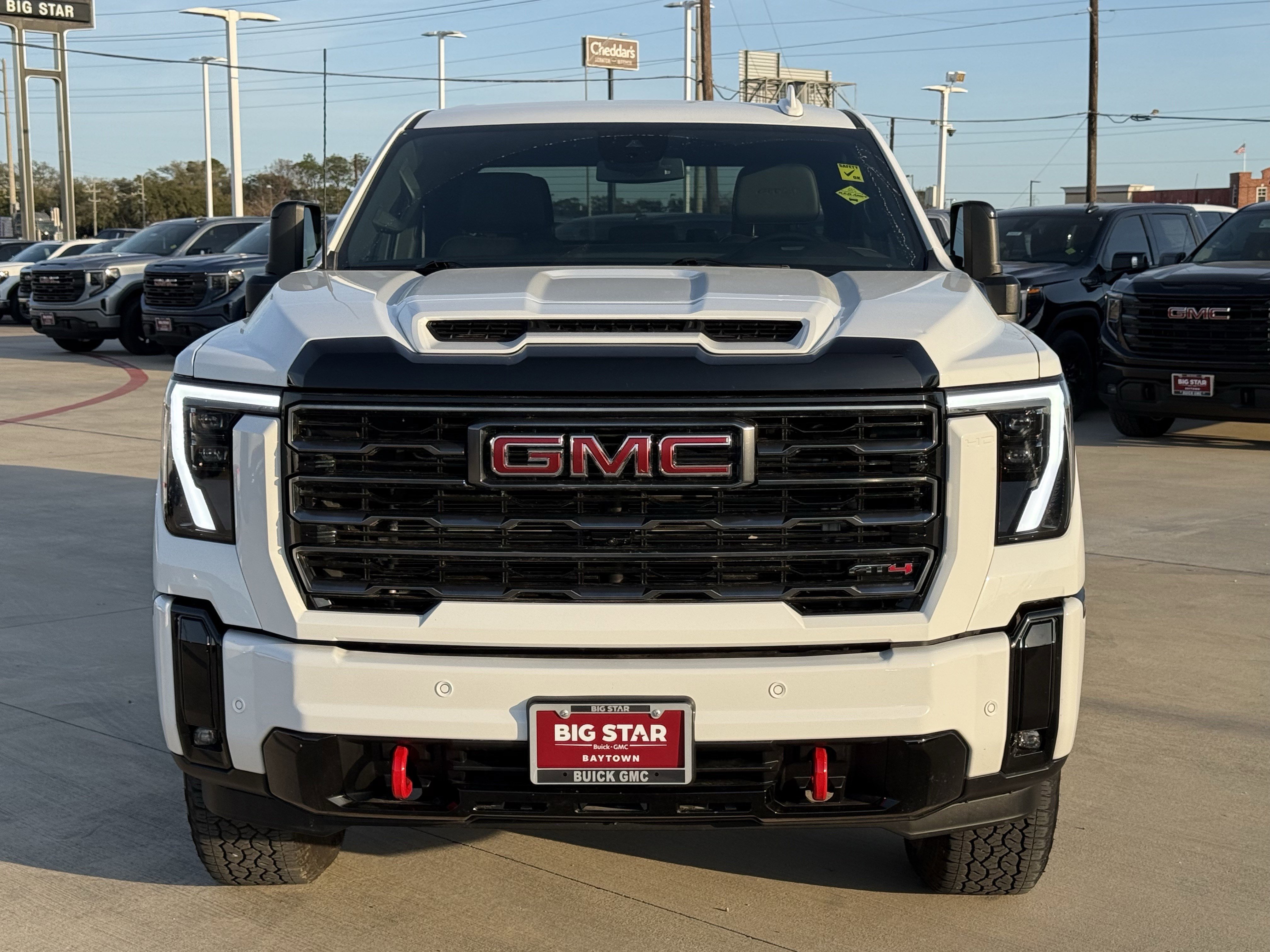 Used 2025 GMC Sierra 2500 AT4 image 7