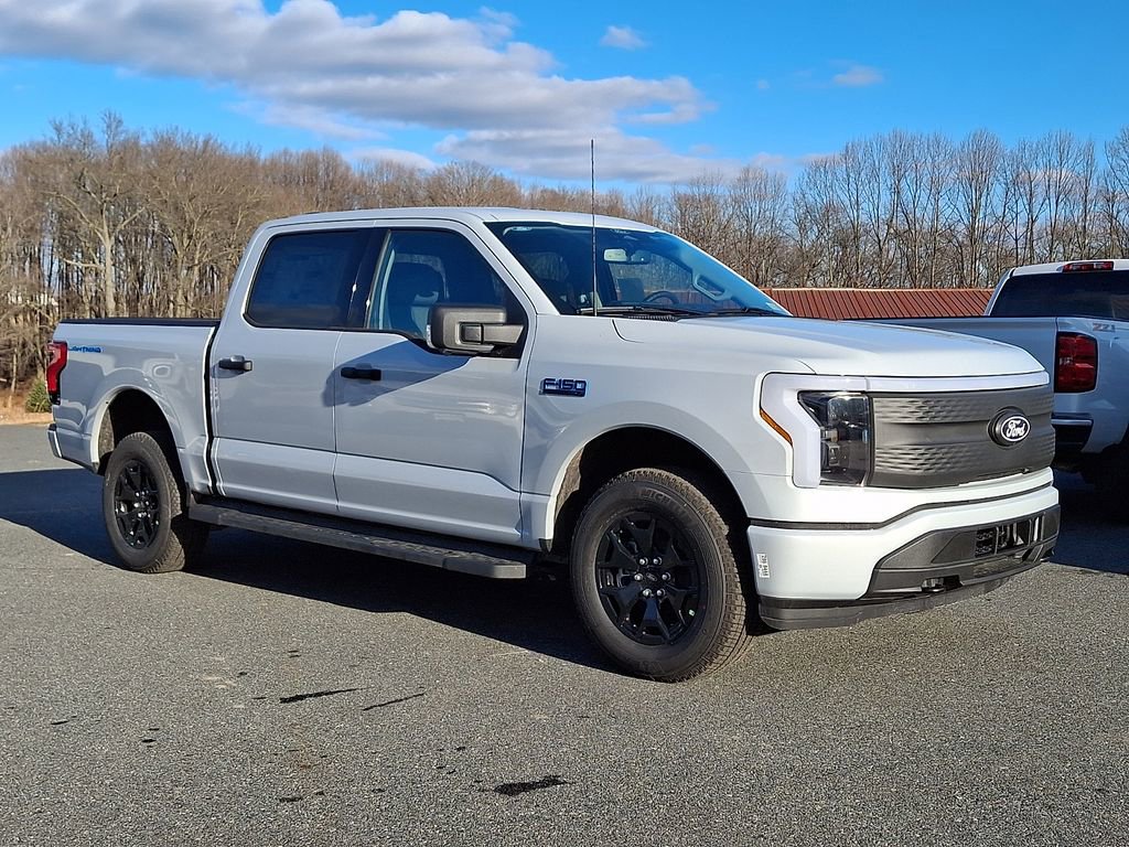 New 2025 Ford F150 Lightning XLT w/ Max Trailer Tow Package