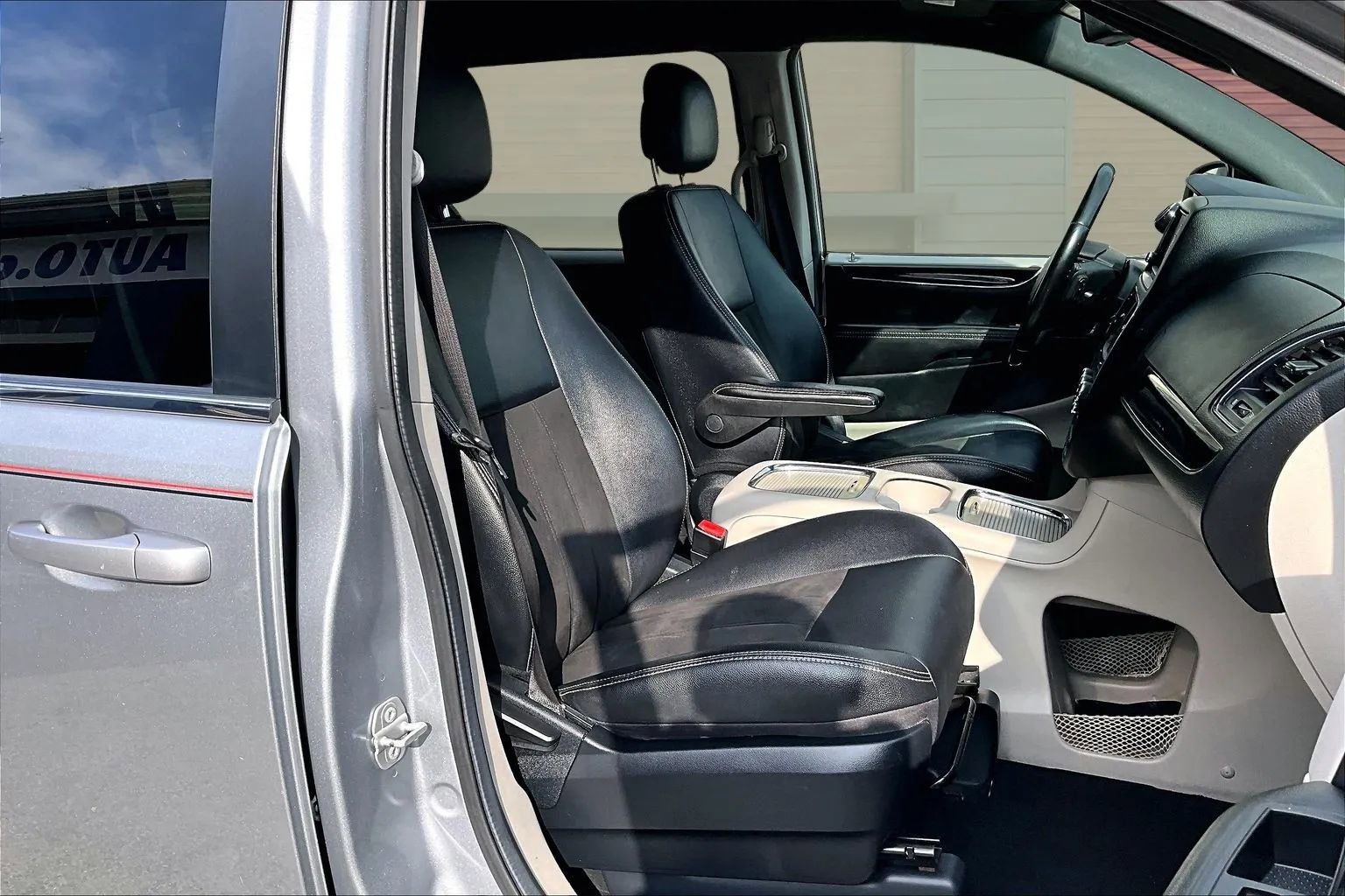 Used 2020 Dodge Grand Caravan SXT image 6