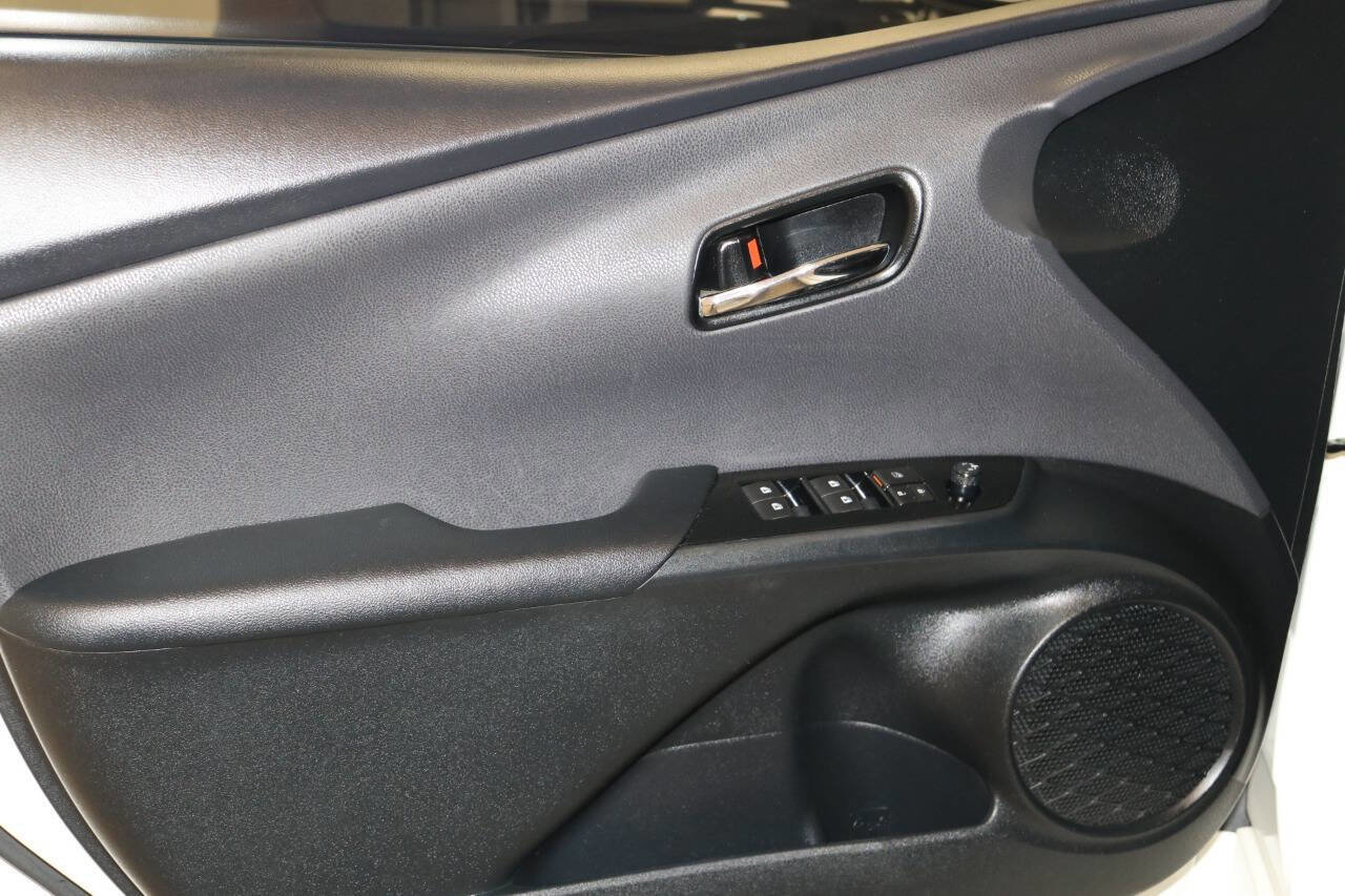 Used 2017 Toyota Prius Prime Advanced image 63