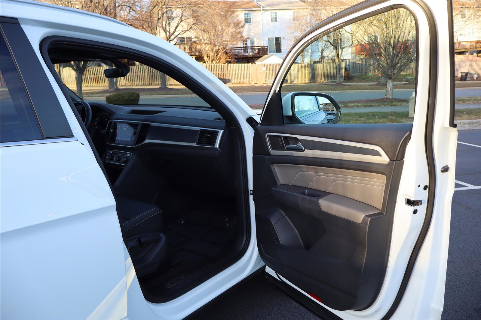 Used 2021 Volkswagen Atlas Cross Sport SE image 27