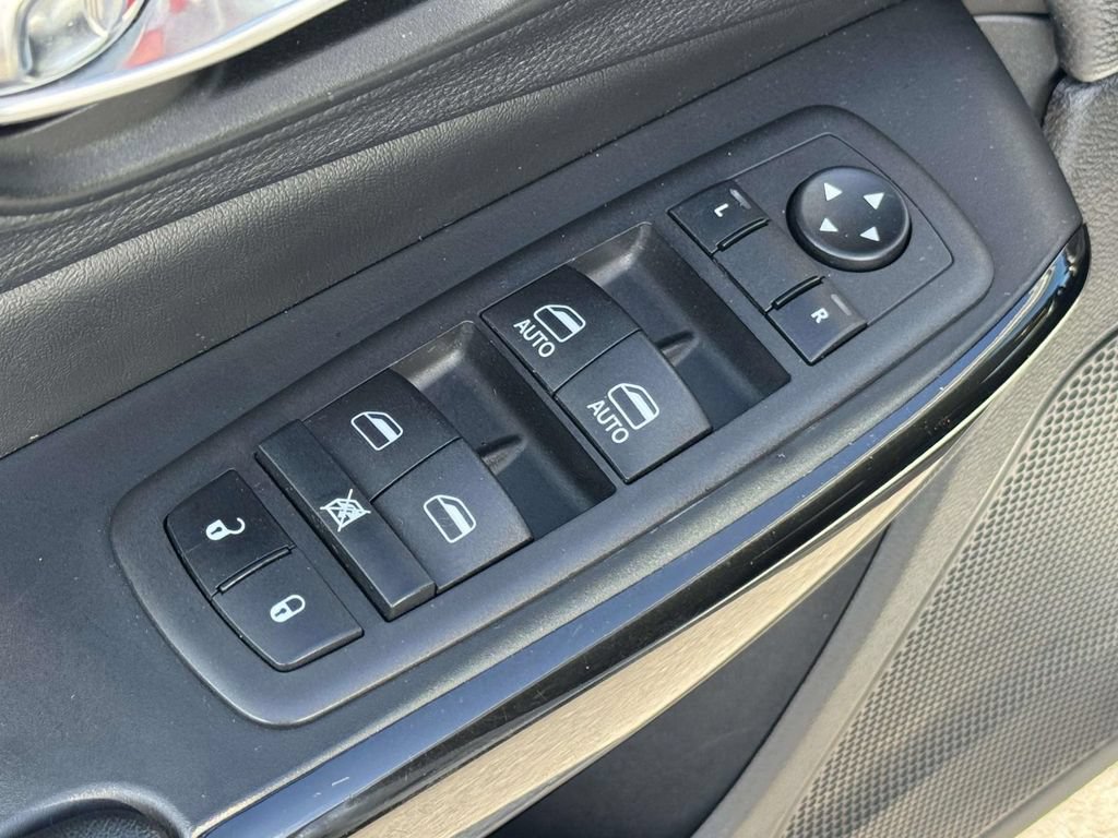Used 2023 Jeep Cherokee Altitude Lux AWD/4WD image 28