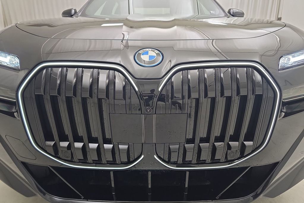 New 2026 BMW i7 xDrive60 w/ Executive Package image 28