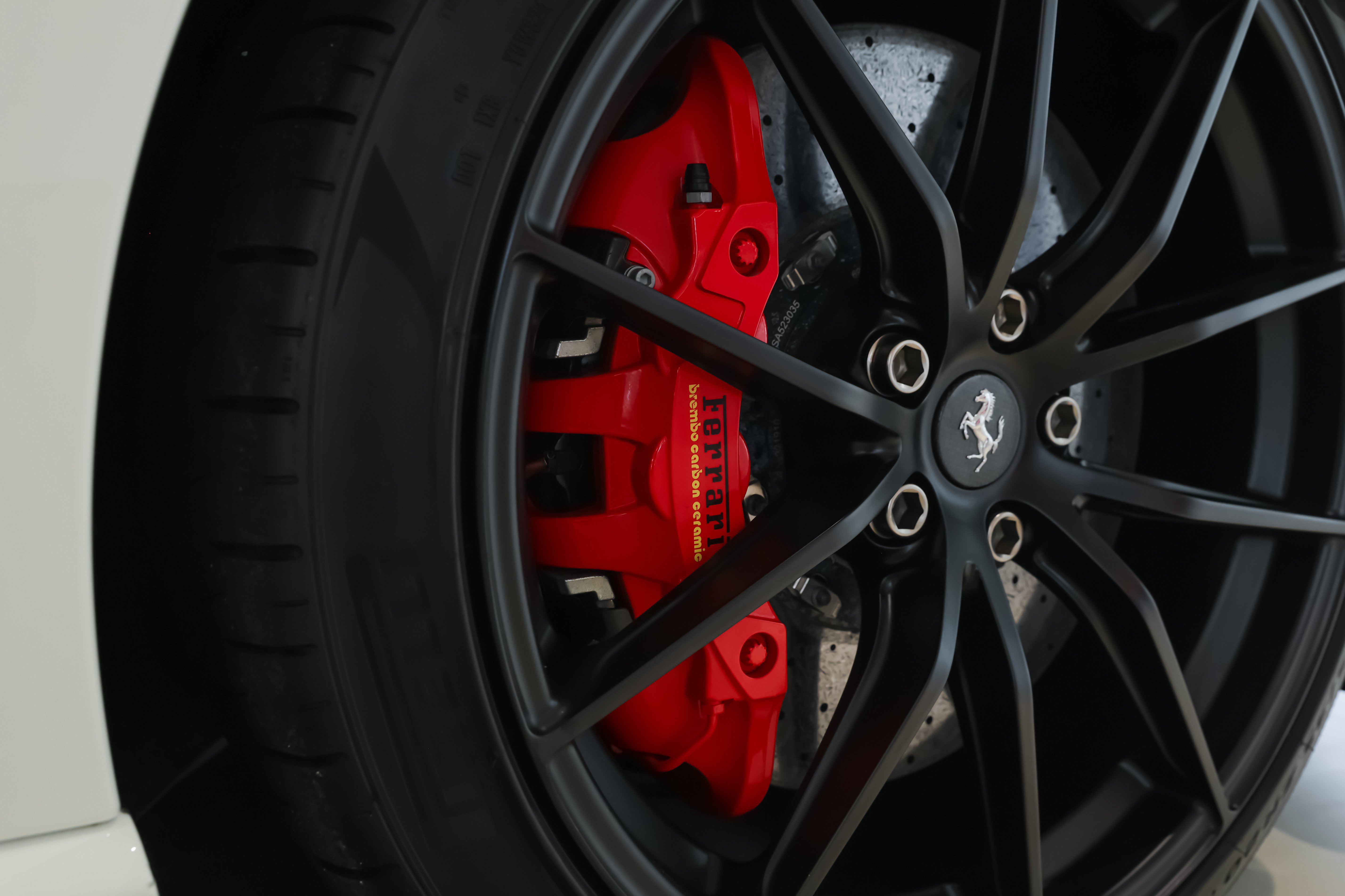 Used 2021 Ferrari 812 GTS RWD image 16