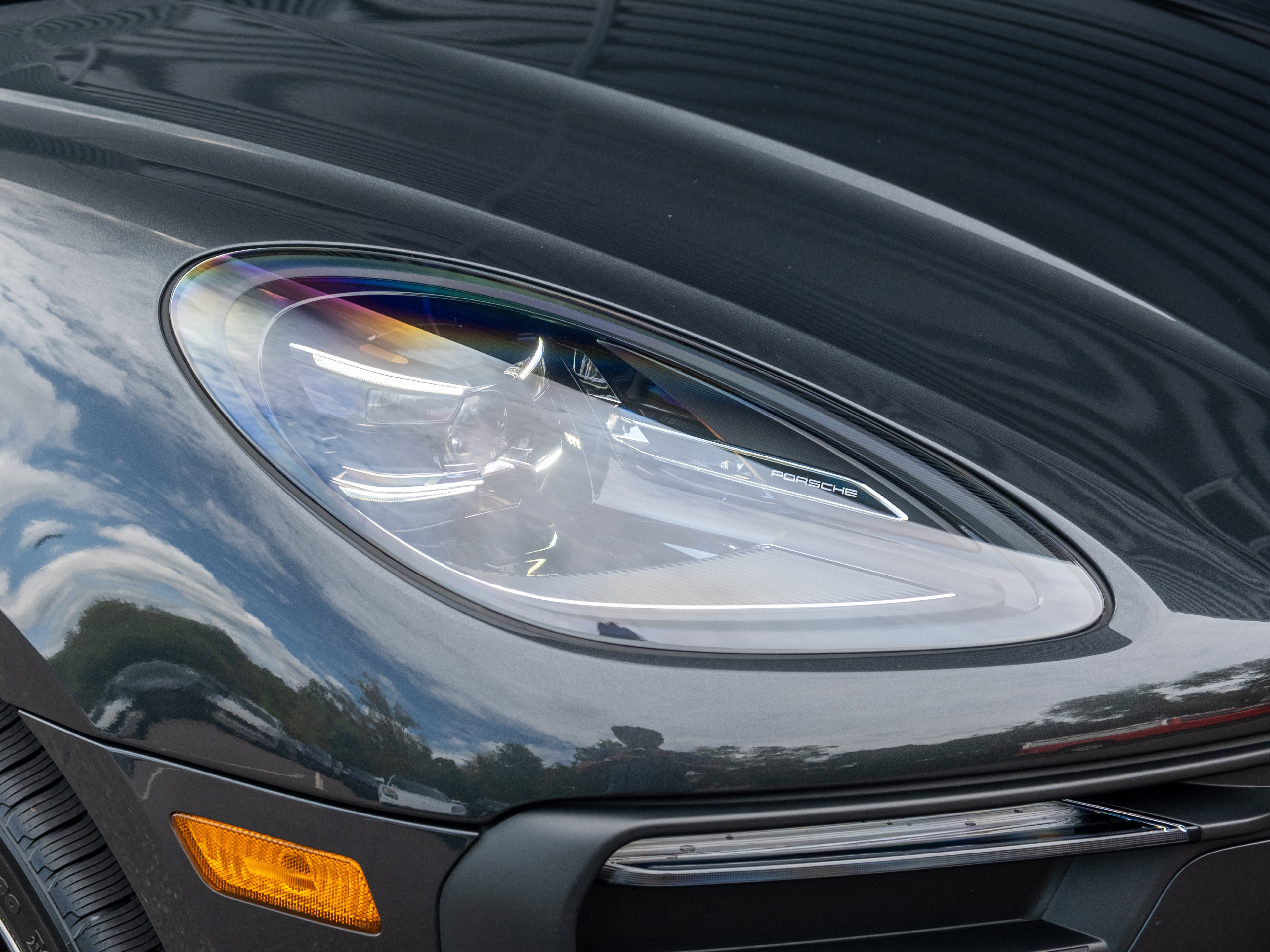 Certified 2023 Porsche Macan AWD/4WD image 16