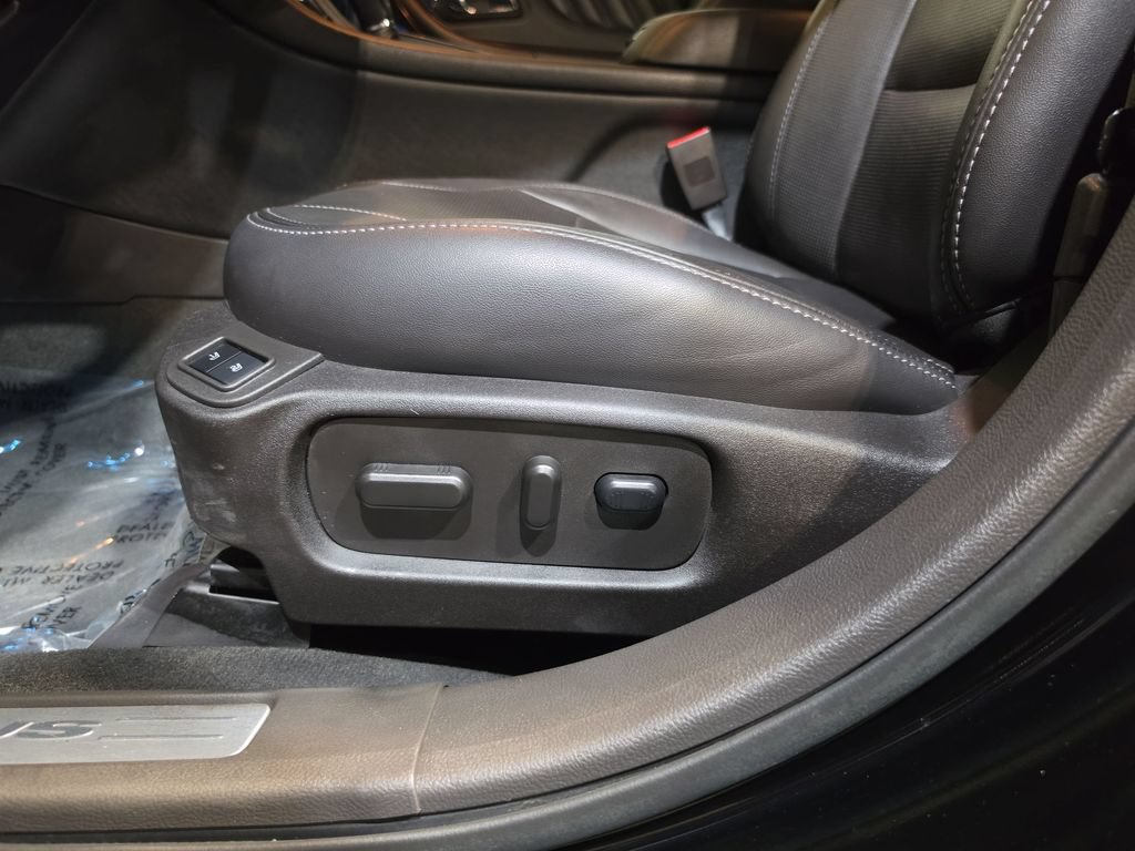 Used 2018 Ford Taurus Limited w/ Driver Assist Package FWD image 14