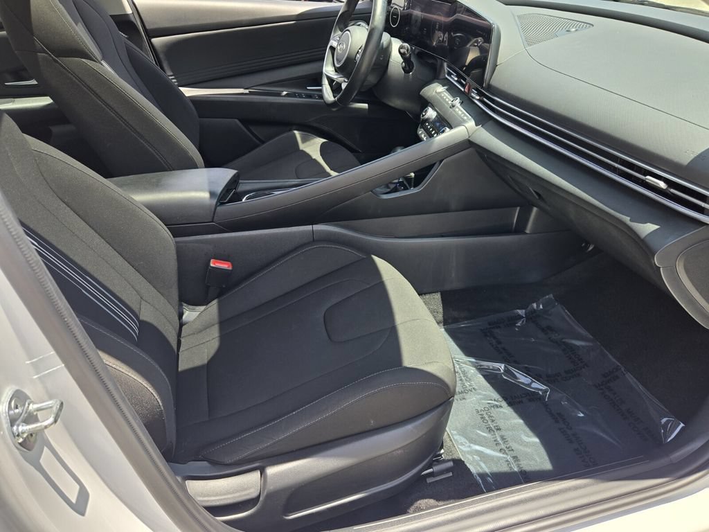 Certified 2024 Hyundai Elantra SEL w/ Convenience Package FWD image 16