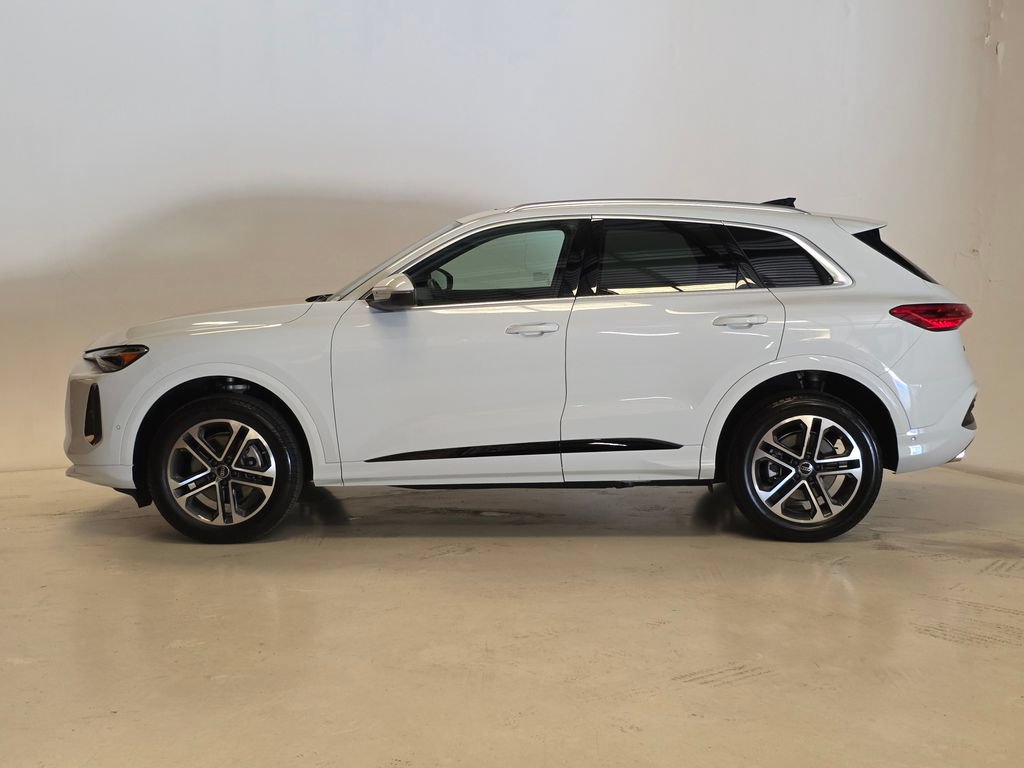 Certified 2025 Audi Q5 Premium w/ Convenience Package AWD/4WD image 3