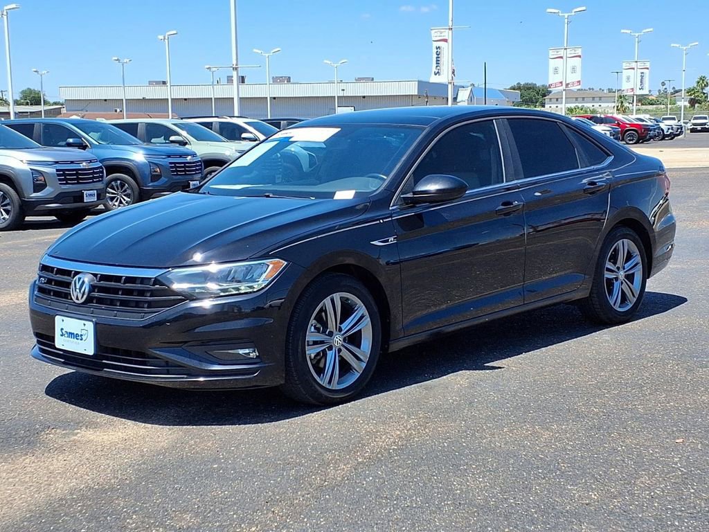 Used 2021 Volkswagen Jetta R-Line w/ R-Line Cold Weather Package FWD image 4