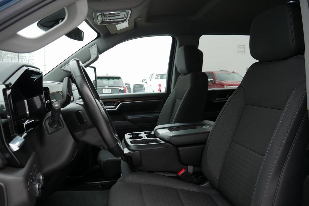 Used 2025 Chevrolet Silverado 2500 LT w/ Convenience Package image 9