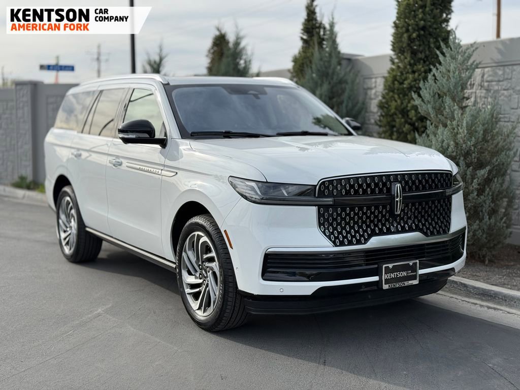 Used 2025 Lincoln Navigator Reserve image 13