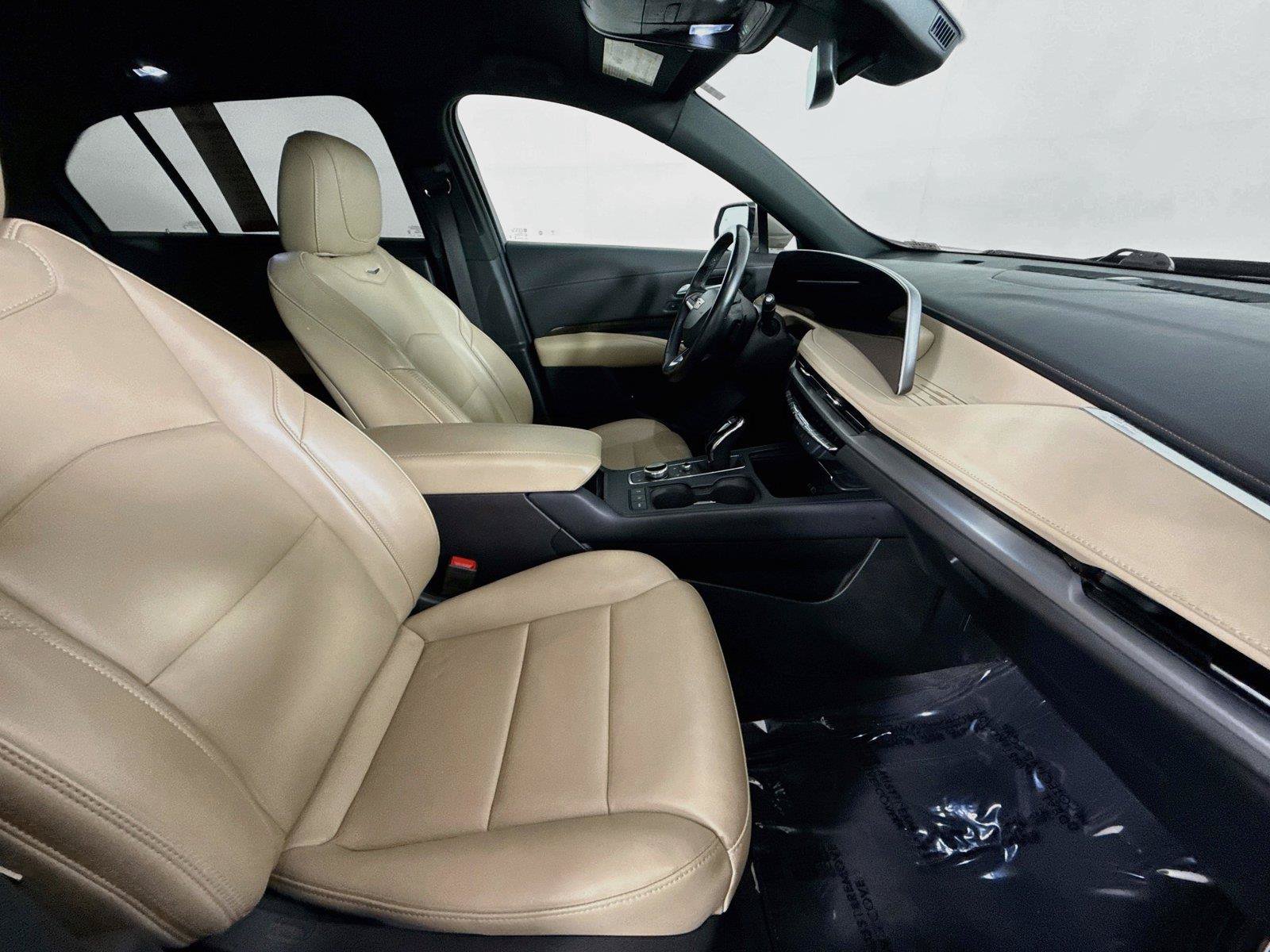 Used 2025 Cadillac XT4 Premium Luxury FWD image 43