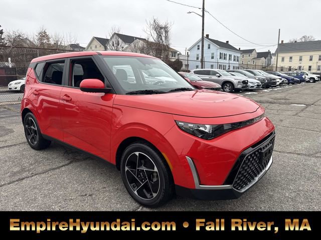 Used 2023 Kia Soul EX image 2