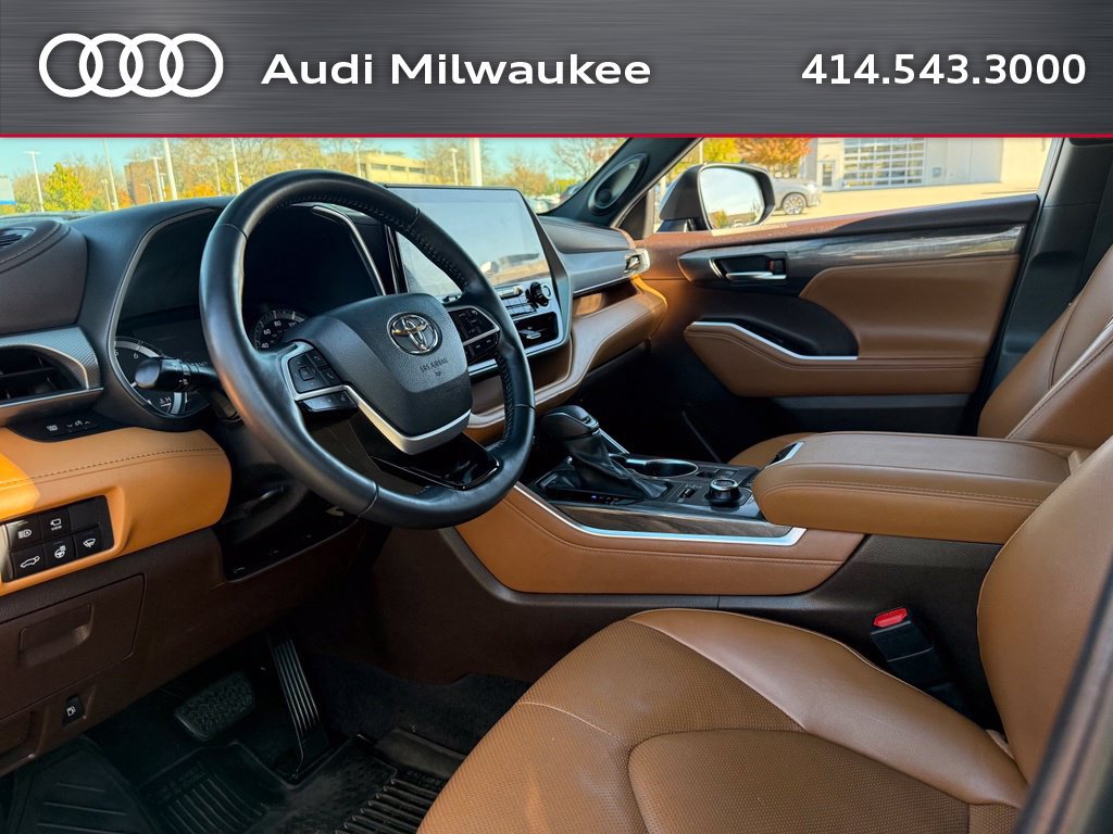 Used 2022 Toyota Highlander Platinum AWD/4WD image 4
