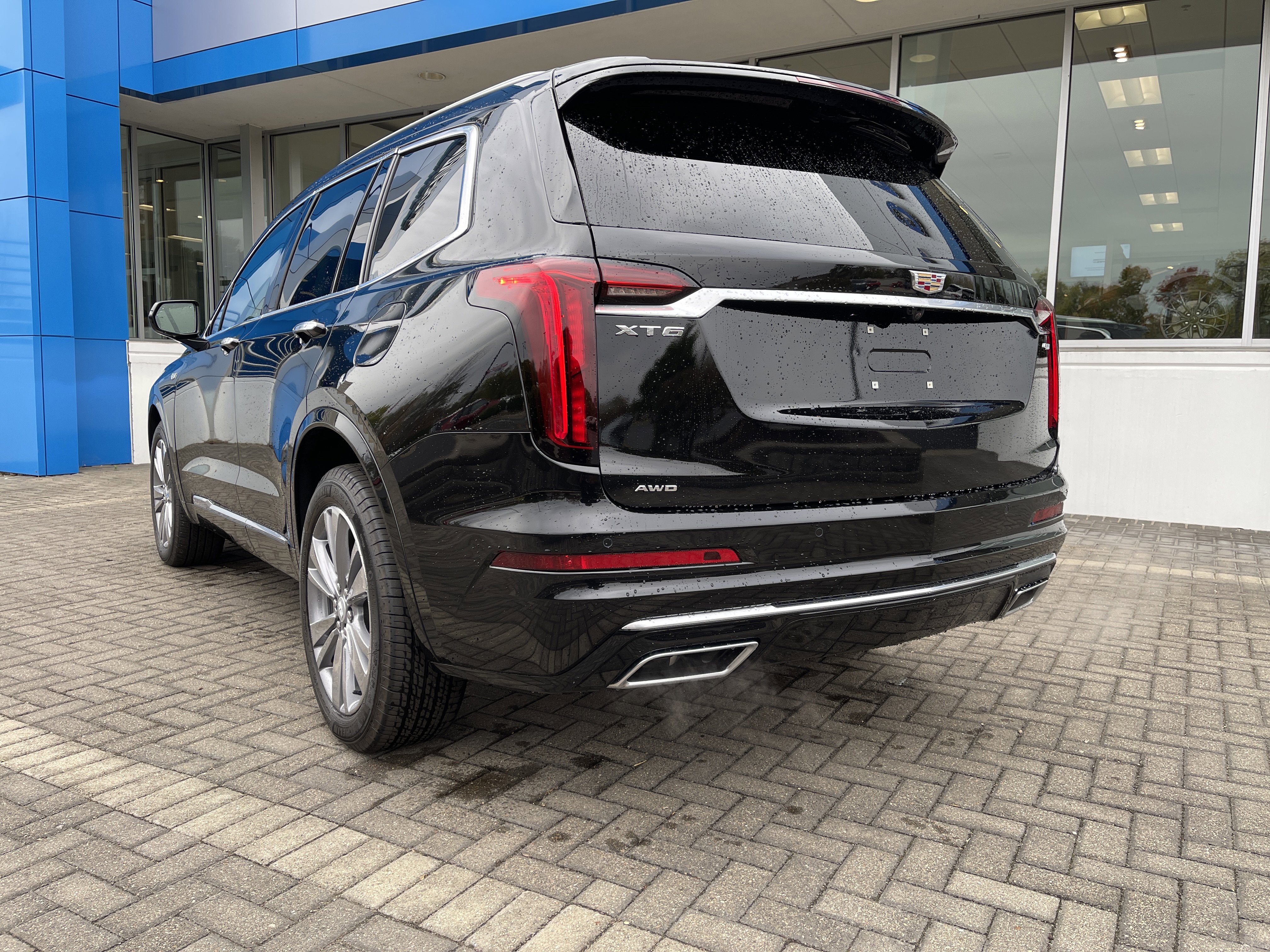 Used 2025 Cadillac XT6 Premium Luxury image 3