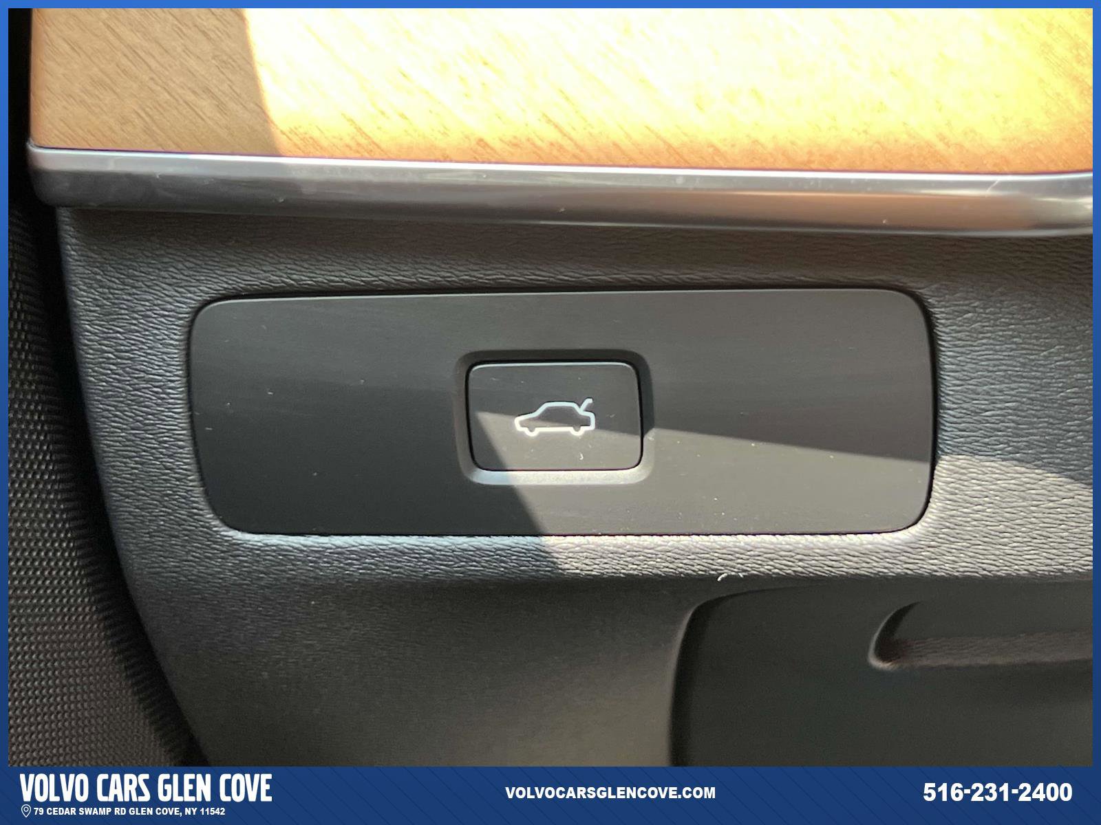 Certified 2025 Volvo XC90 B5 Plus w/ Protection Package Premier image 22