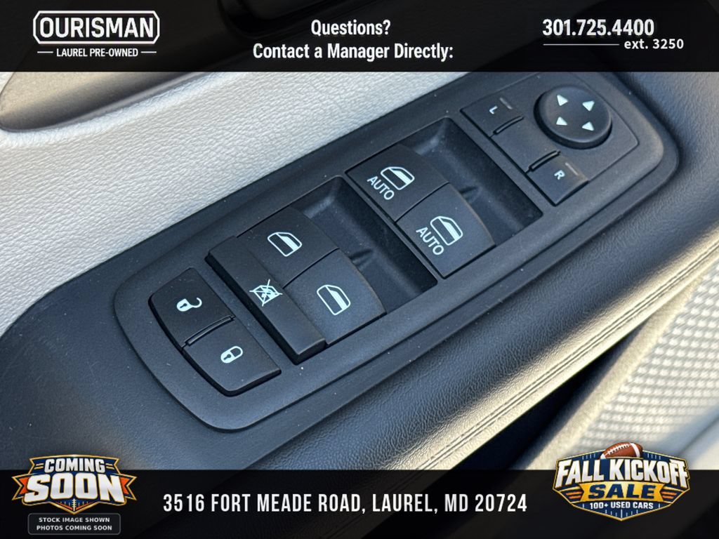 Used 2024 Chrysler Pacifica Limited FWD image 8