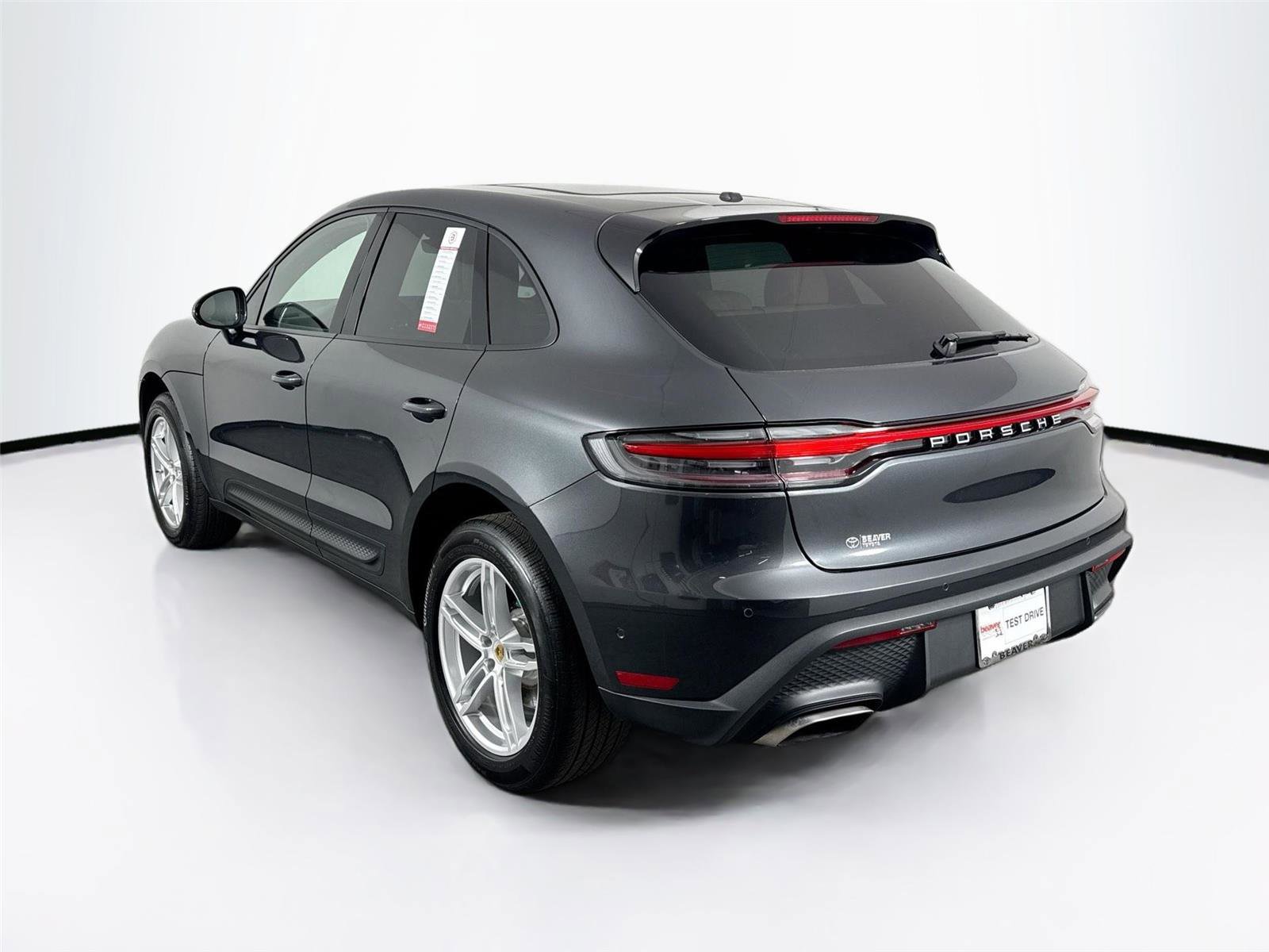 Used 2024 Porsche Macan T w/ Premium Plus Package video 2