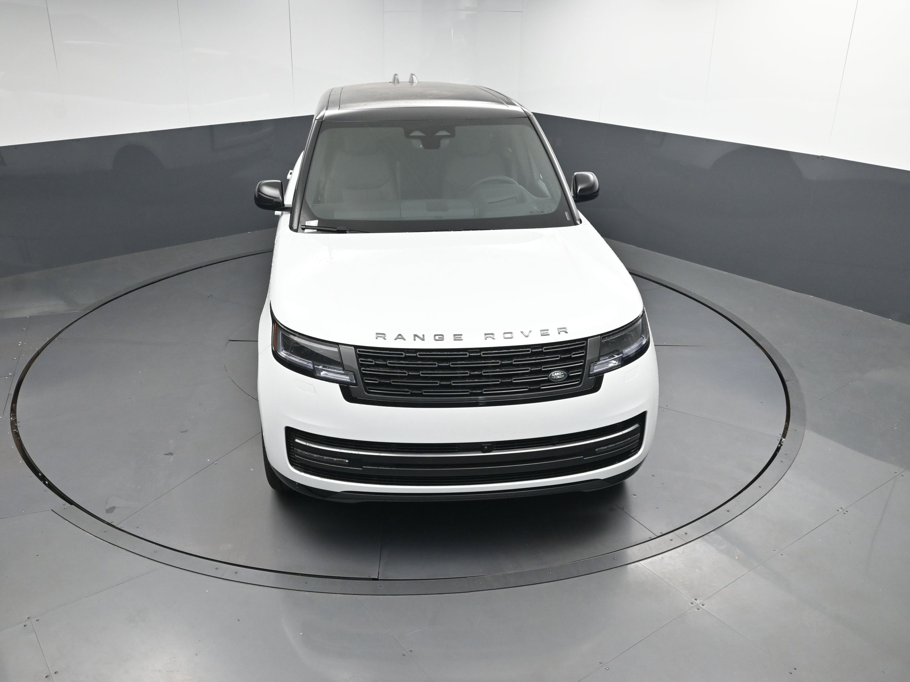 New 2025 Land Rover Range Rover SE image 36