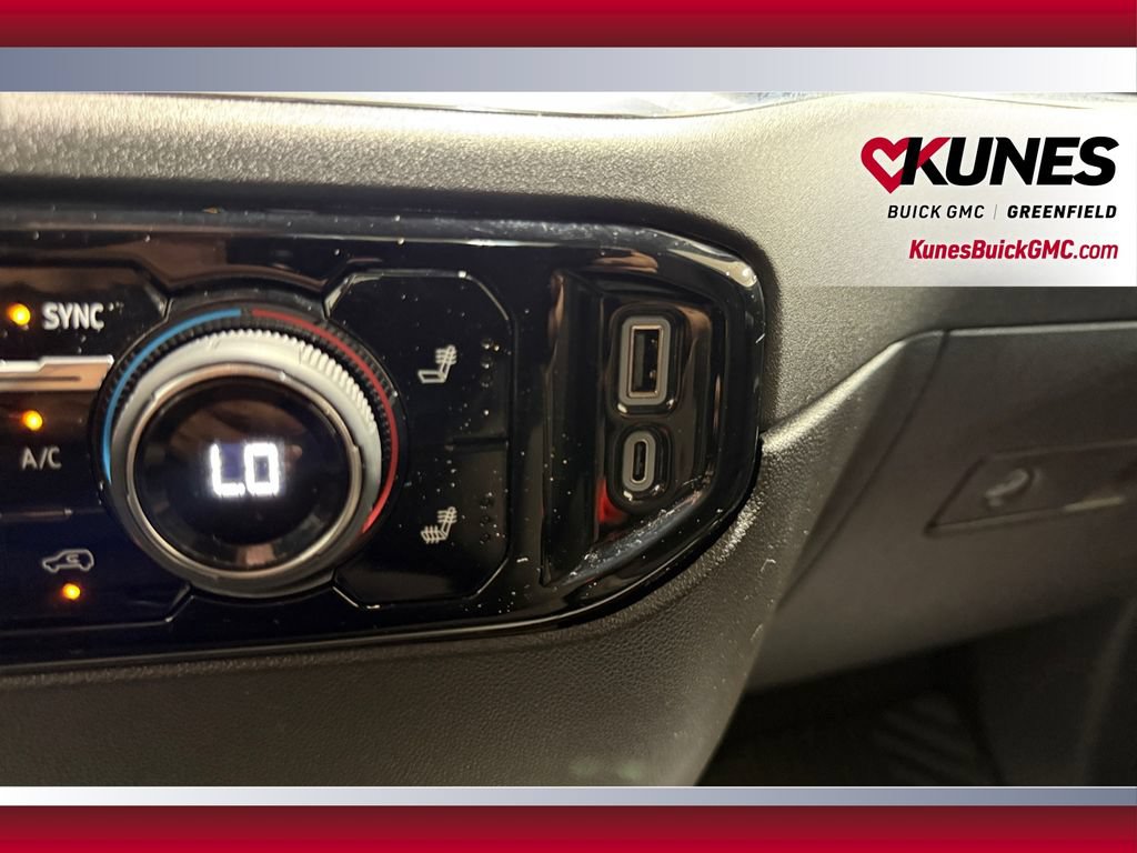 Used 2024 Chevrolet Silverado 1500 LT AWD/4WD image 32