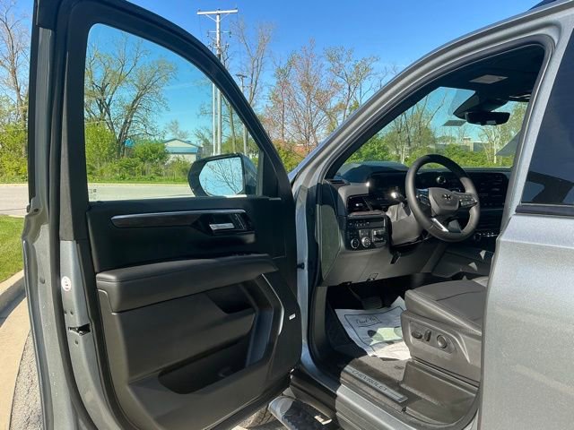 New 2026 Chevrolet Suburban Z71 w/ Z71 Off-Road Package AWD/4WD image 16
