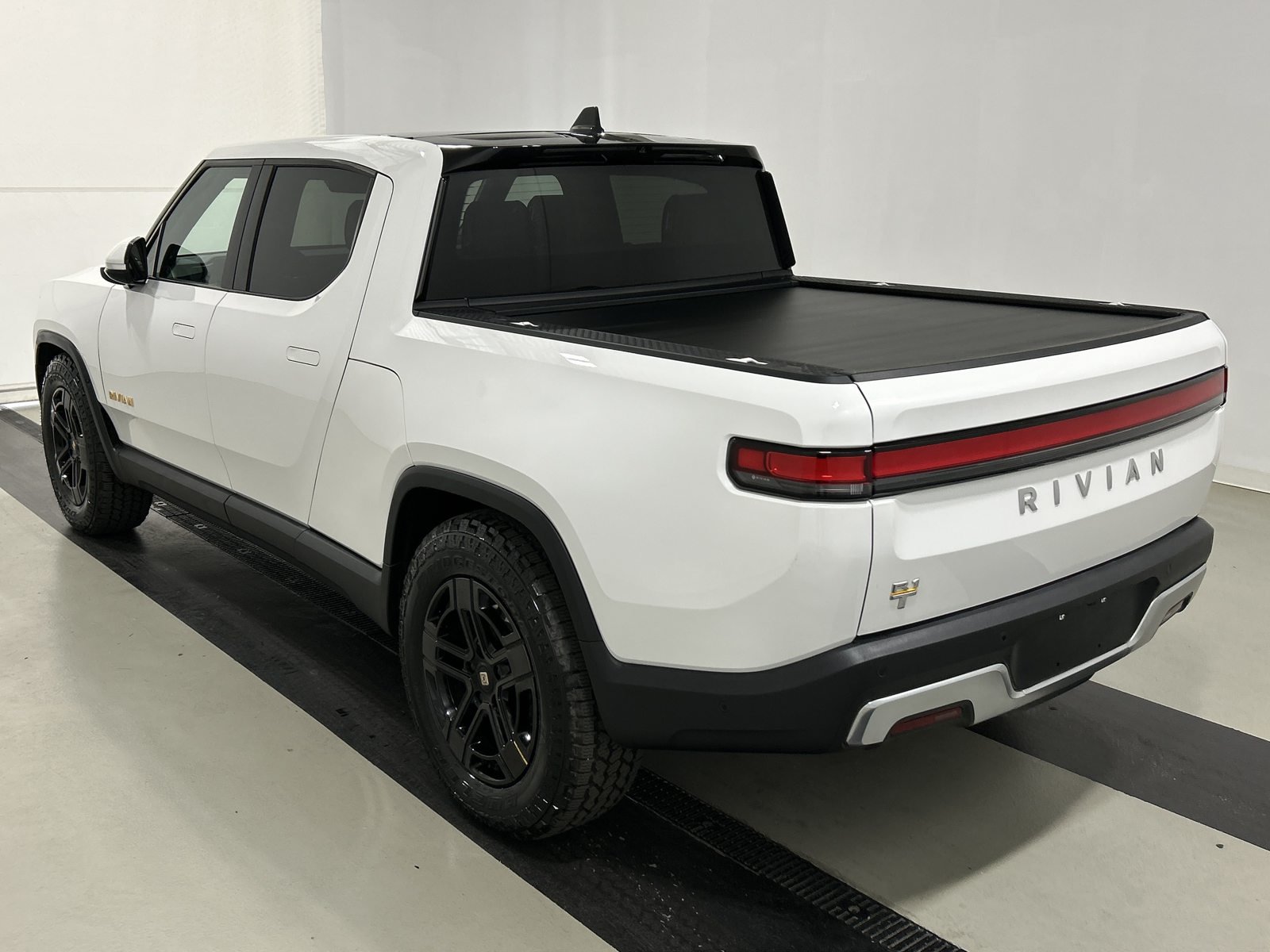 Used 2024 Rivian R1T Adventure Quad AWD/4WD image 3