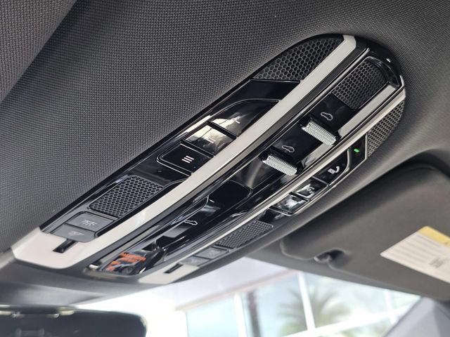 Used 2022 Porsche Panamera RWD image 24