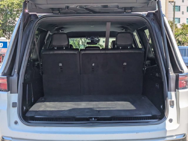 Used 2024 Jeep Wagoneer L Series II w/ Flexible Seating Group AWD/4WD image 17