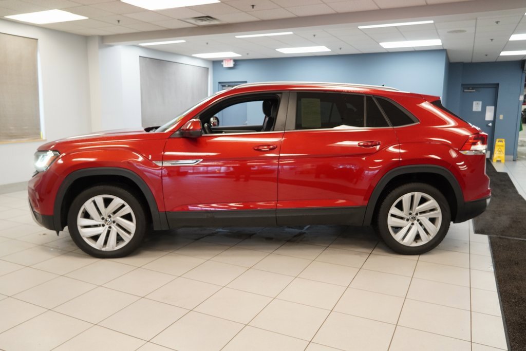Used 2021 Volkswagen Atlas Cross Sport SE w/ Panoramic Sunroof Package image 2