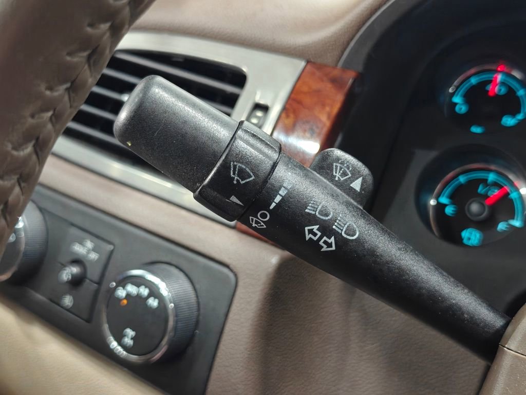 Used 2011 Chevrolet Avalanche LTZ AWD/4WD image 18