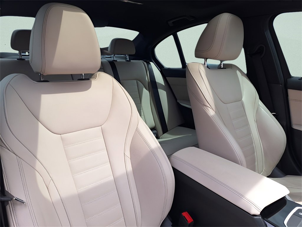 Used 2023 BMW 330i Sedan w/ Premium Package image 27