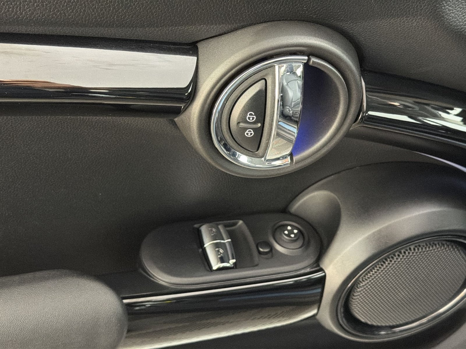 Used 2024 MINI Cooper SE FWD image 15