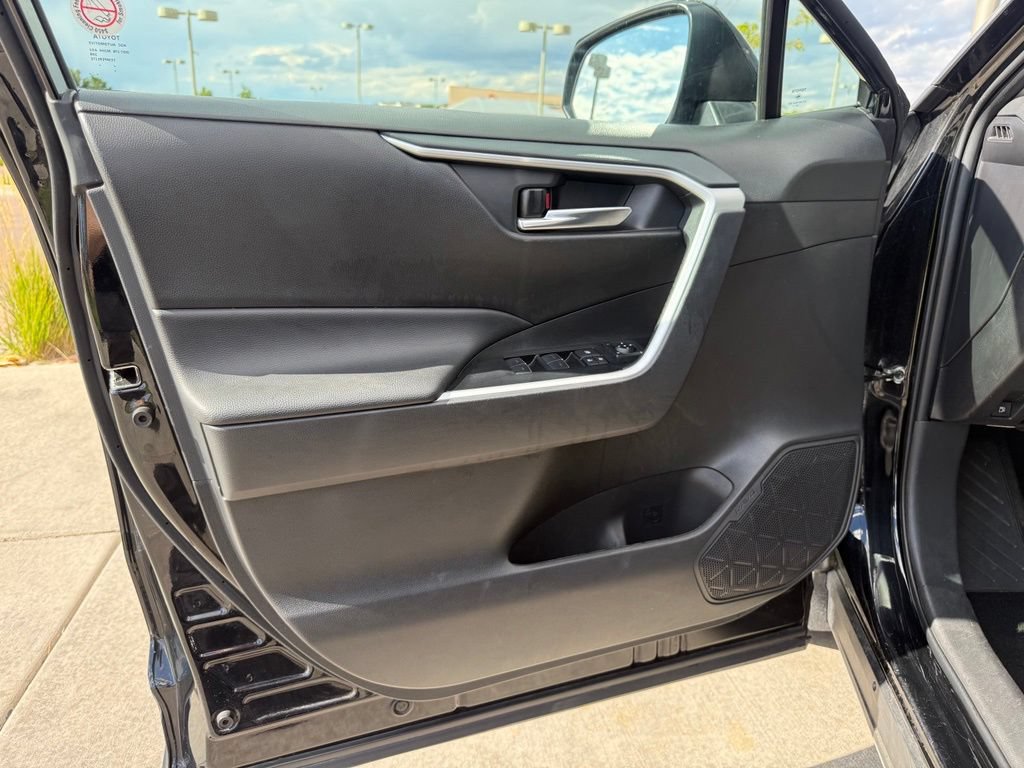 Used 2025 Toyota RAV4 XLE AWD/4WD image 10