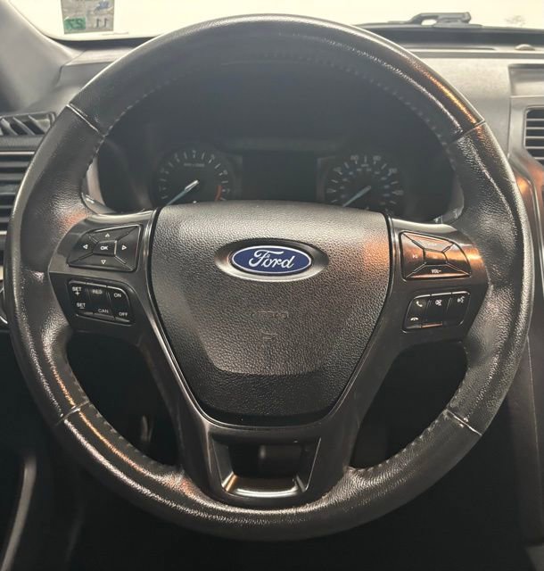 Used 2019 Ford Explorer XLT image 23
