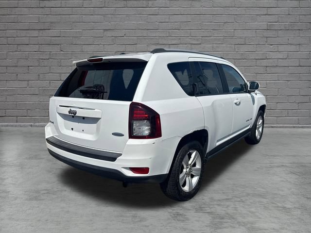 Used 2017 Jeep Compass Latitude AWD/4WD image 3