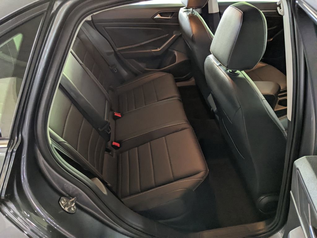 Certified 2023 Volkswagen Jetta SE w/ Panoramic Sunroof Package FWD image 25