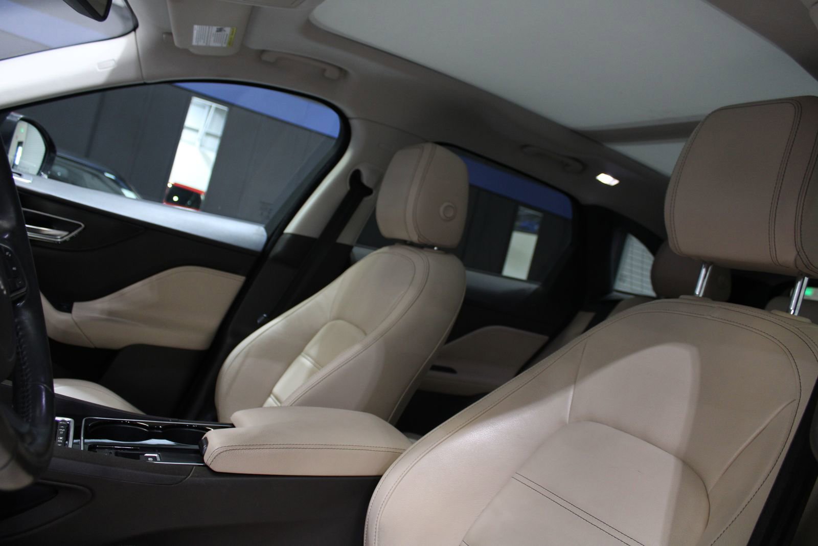 Used 2017 Jaguar F-PACE Prestige image 25